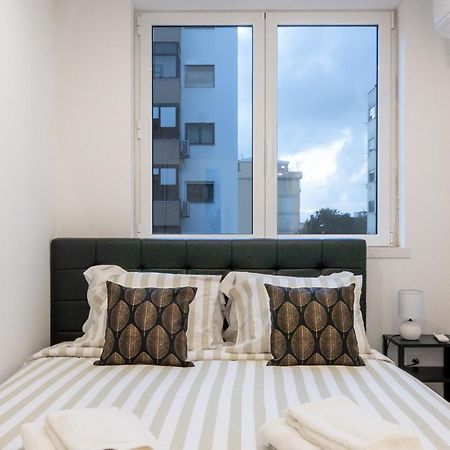 Stylish Apartment W/ River View By Lovelystay Oeiras Kültér fotó