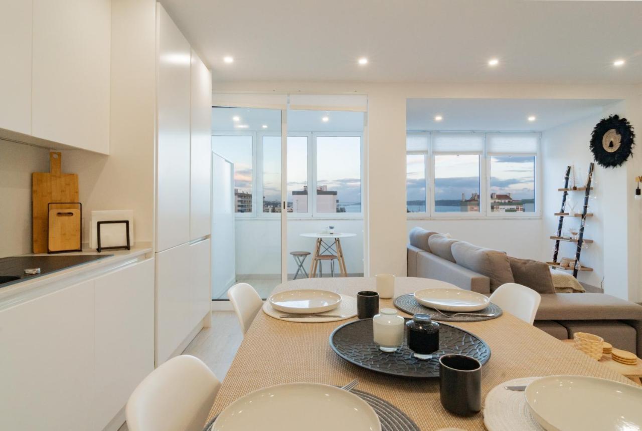 Stylish Apartment W/ River View By Lovelystay Oeiras Kültér fotó