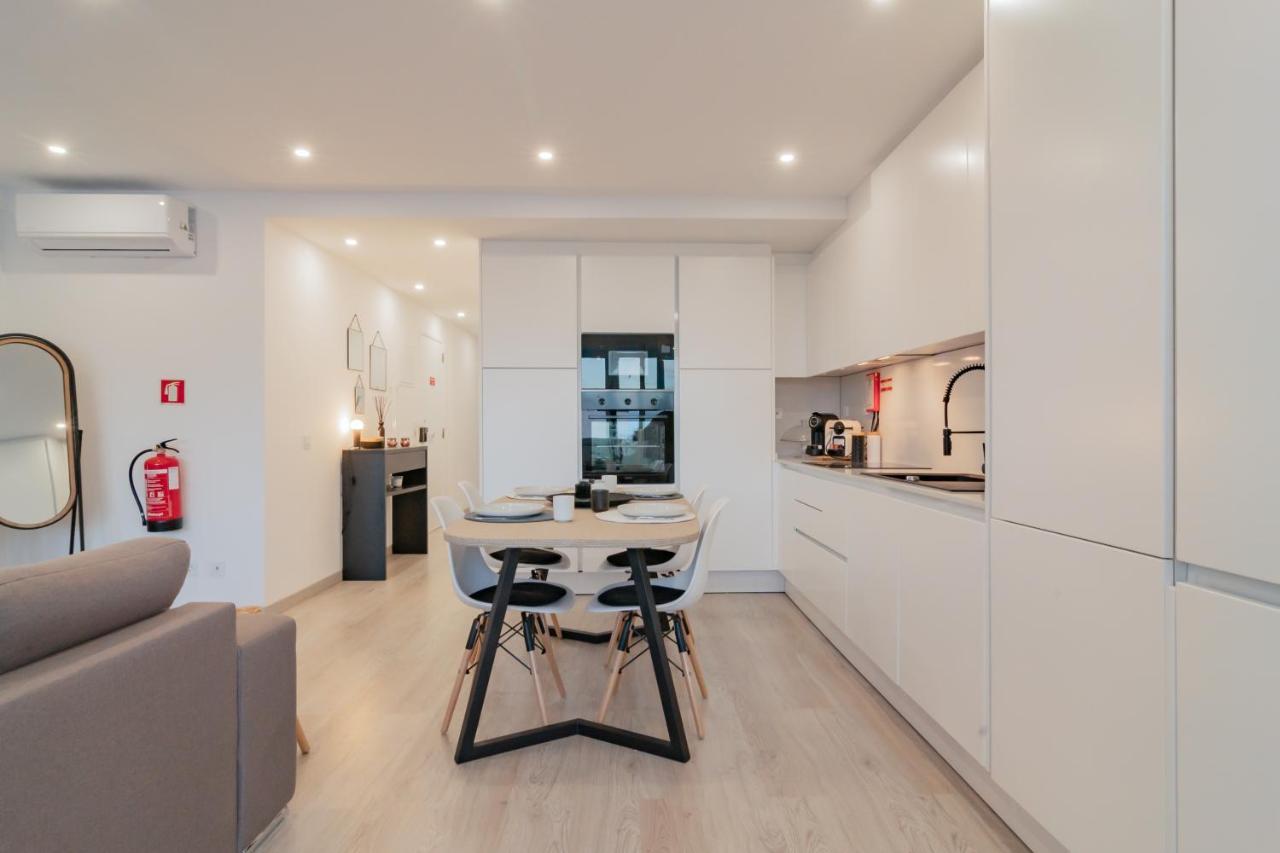 Stylish Apartment W/ River View By Lovelystay Oeiras Kültér fotó