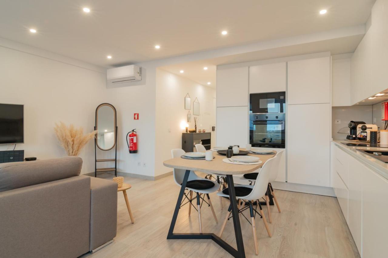 Stylish Apartment W/ River View By Lovelystay Oeiras Kültér fotó