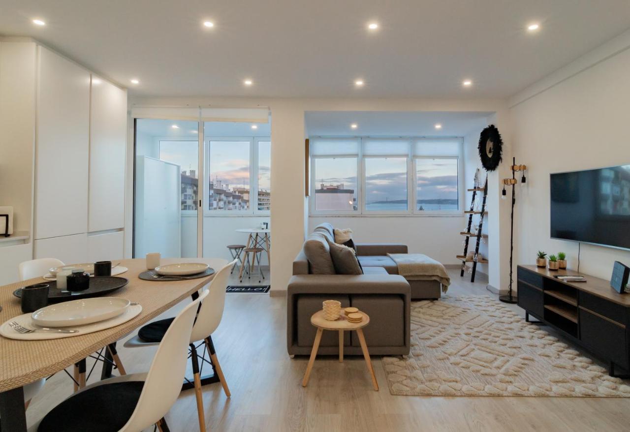 Stylish Apartment W/ River View By Lovelystay Oeiras Kültér fotó